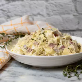 Фетучини с ветчиной и грибами в сливочном соусе