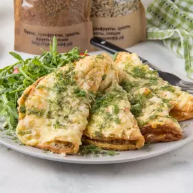 Омлет с сыром, орехами и семенами