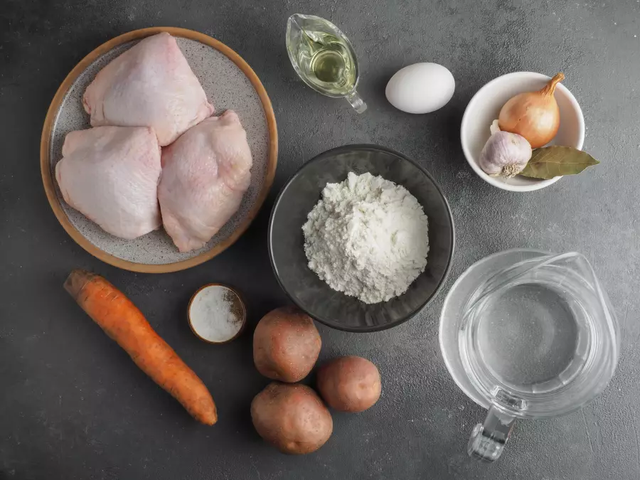 Ингредиенты для рецепта суп с галушками на курином бульоне
