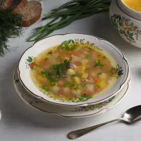 Суп с галушками на курином бульоне