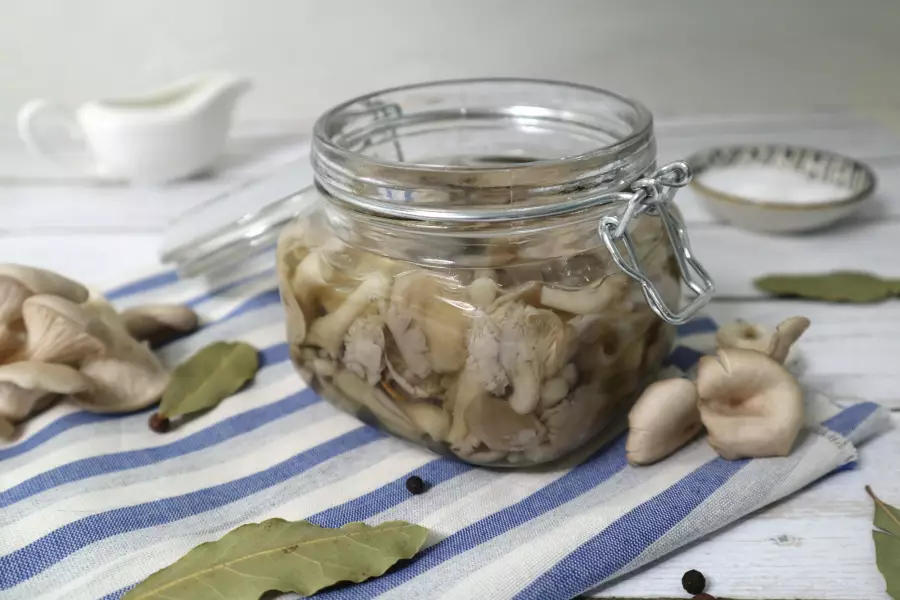 Готовое блюдо маринованные вешенки