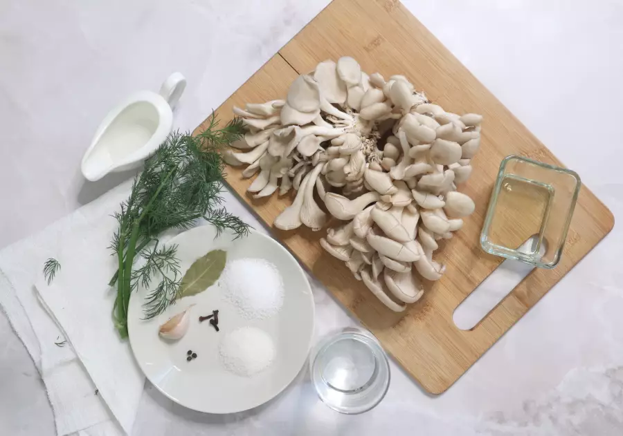 Ингредиенты для рецепта маринованные вешенки