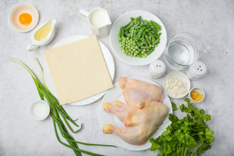 Ингредиенты для рецепта английский пирог с курицей и овощами