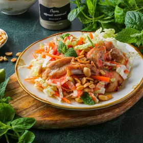 Салат с капустой и курицей