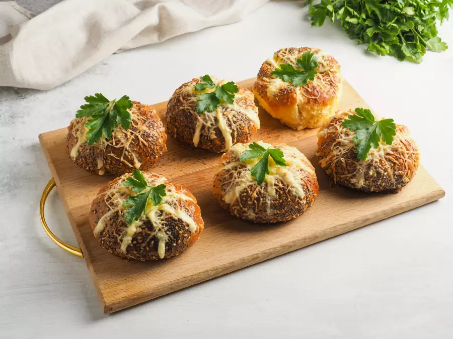 Готовое блюдо булочки с сыром