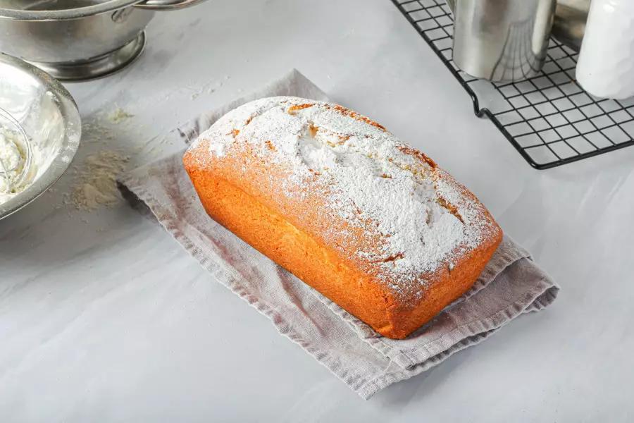Готовое блюдо классический кекс в духовке