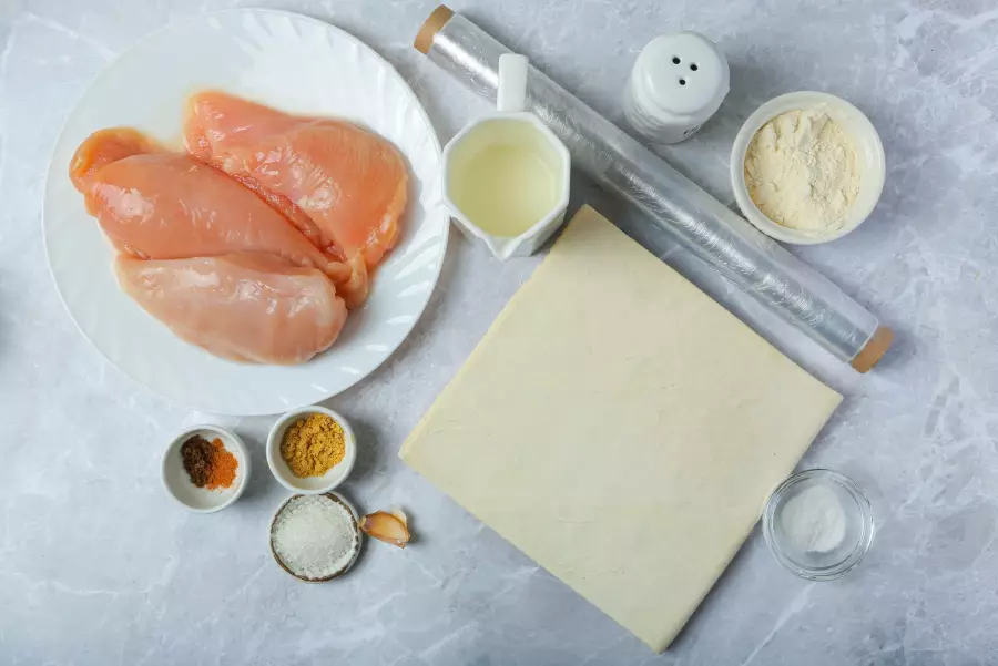 Ингредиенты для рецепта домашние куриные сосиски