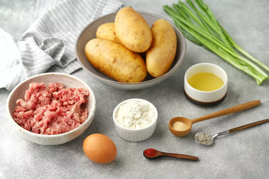 Ингредиенты для рецепта драники с фаршем на сковороде