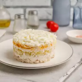 Салат «Невеста» с курицей и сыром