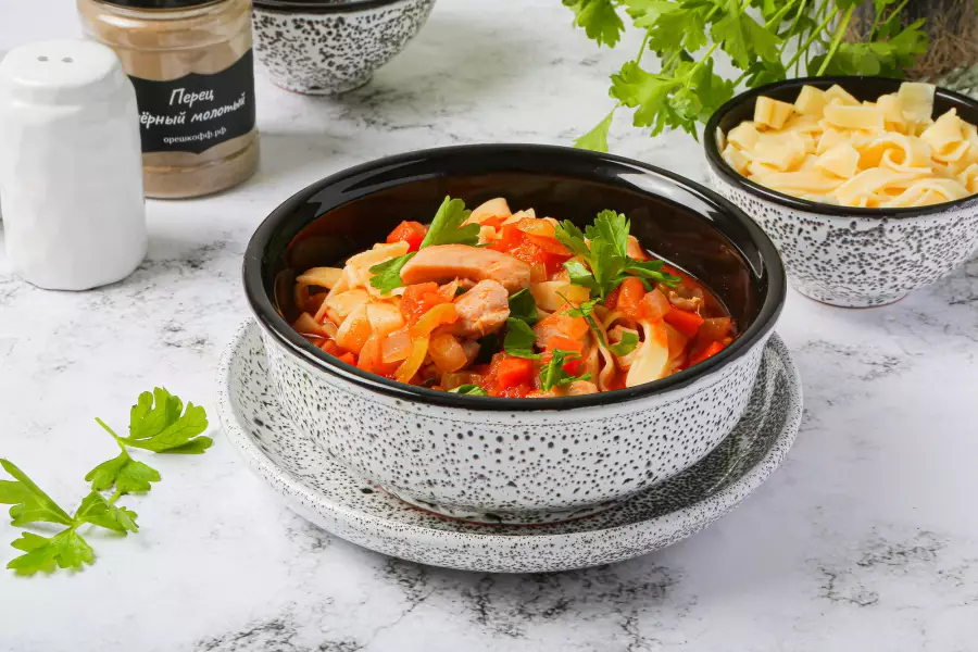 Готовое блюдо лагман из курицы