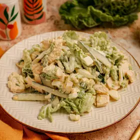 Салат с курицей и пекинской капустой