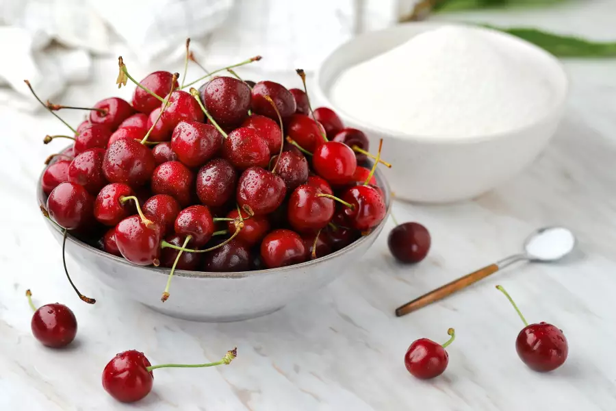 Ингредиенты для рецепта компот из черешни с косточками на зиму
