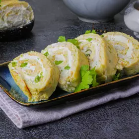 Рулет из кабачков с сыром