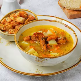 Грибной суп с лисичками