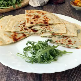 Кутабы с зеленью и сыром