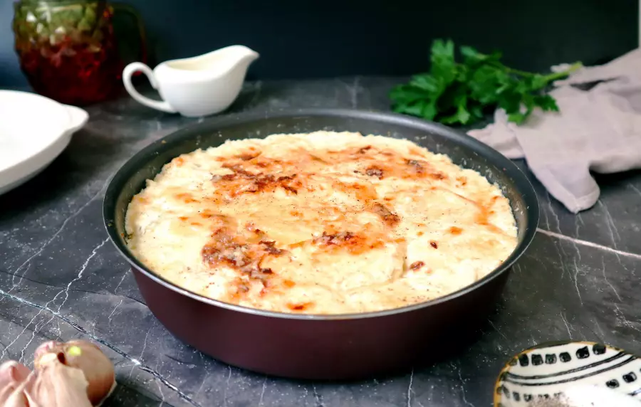 Готовое блюдо гратен из картофеля классический