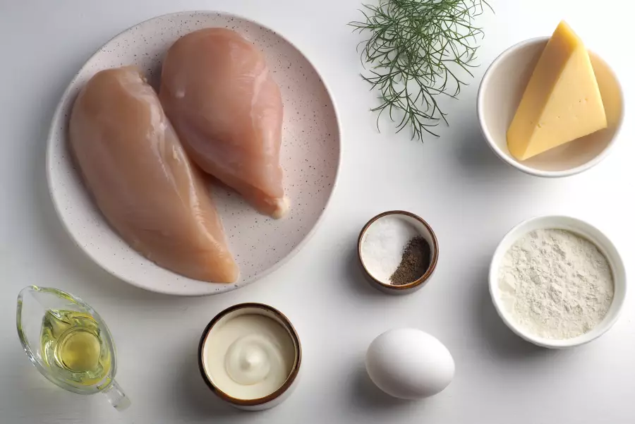 Ингредиенты для рецепта рубленные куриные котлеты c сыром