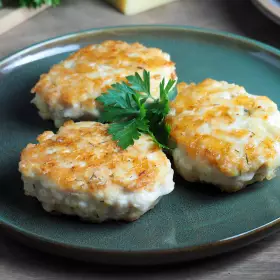 Рубленные куриные котлеты c сыром