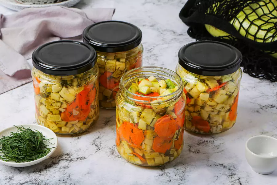 Готовое блюдо кабачки маринованные на зиму