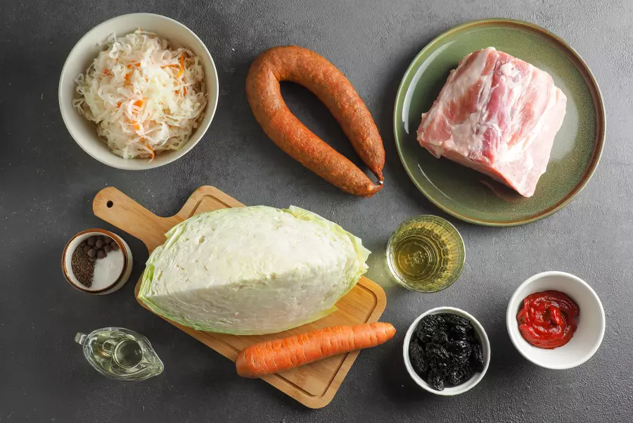 Ингредиенты для рецепта бигус с мясом и капустой