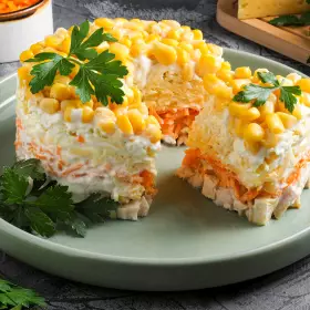 Салат с копчёной курицей и корейской морковью