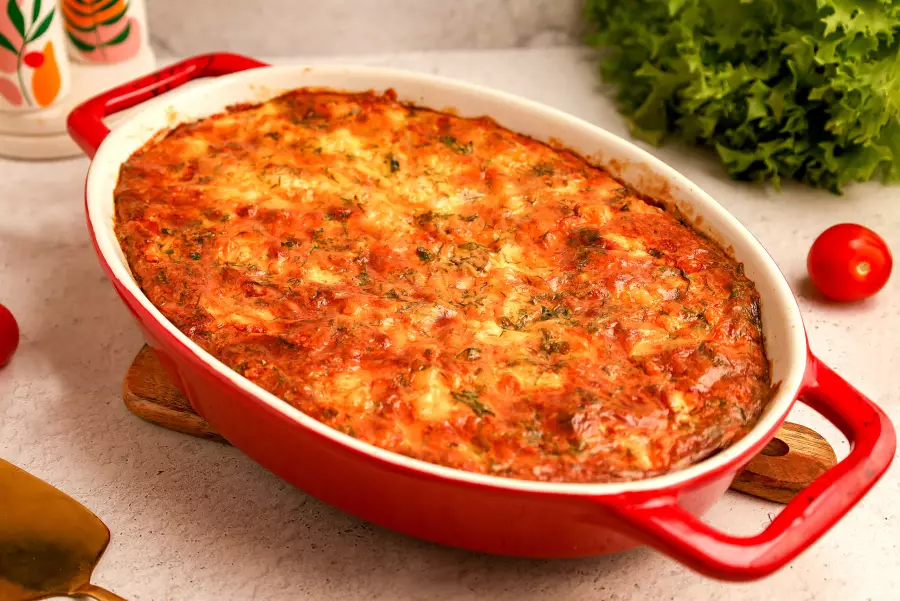 Готовое блюдо запеканка с курицей и грибами