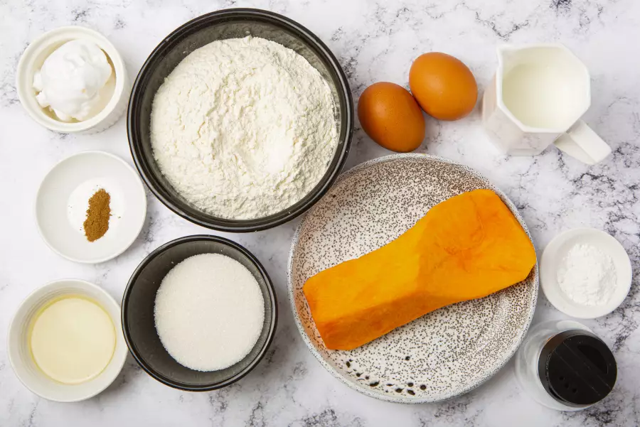 Ингредиенты для рецепта вкусные оладьи из тыквы