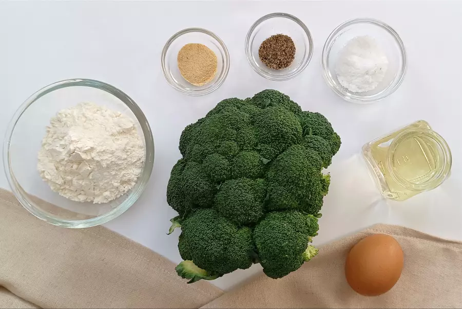 Ингредиенты для рецепта брокколи в кляре на сковороде