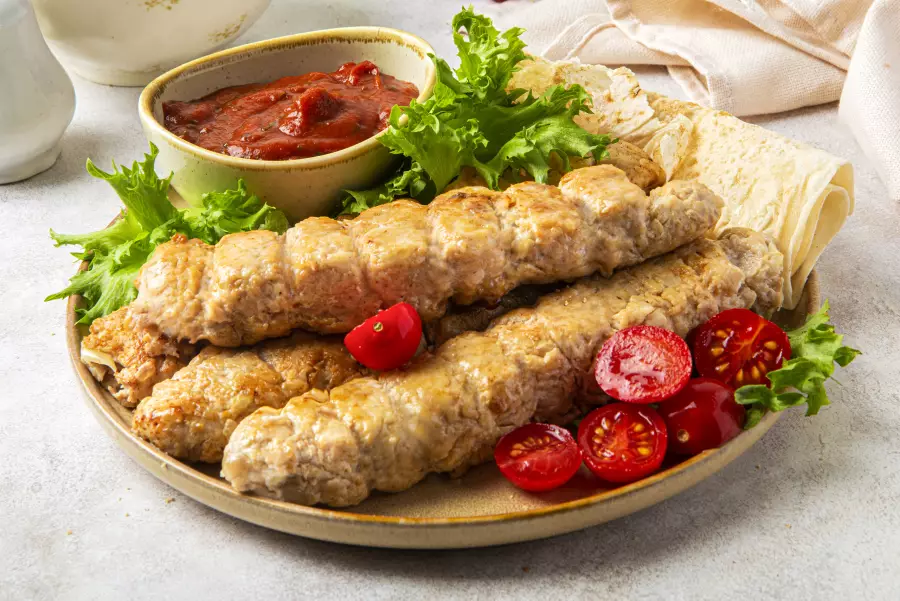 Готовое блюдо люля-кебаб из курицы