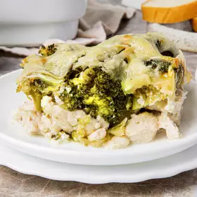 Курица с брокколи в духовке