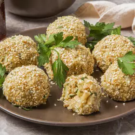 Картофельные шарики с печенью трески
