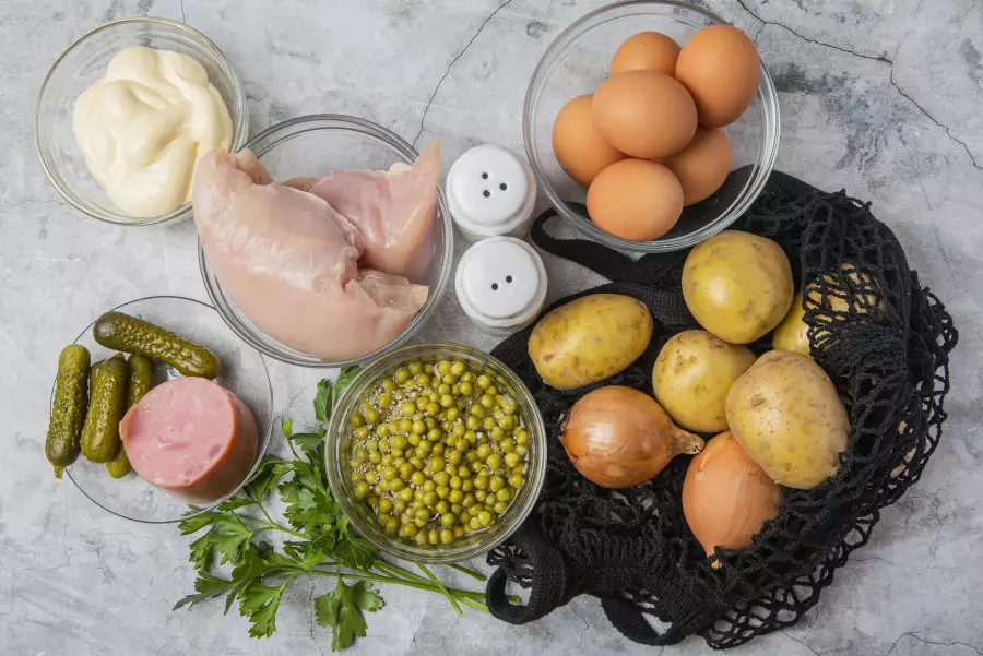 Ингредиенты для рецепта салат оливье с курицей