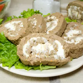Рулет из свиной печени с начинкой