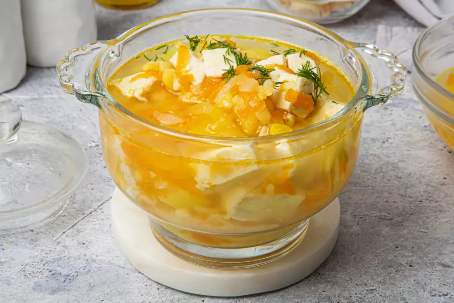 Готовое блюдо гороховый суп с курицей