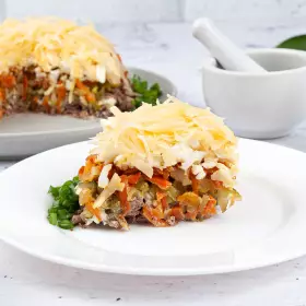 Салат с куриной печенью и солёным огурцом