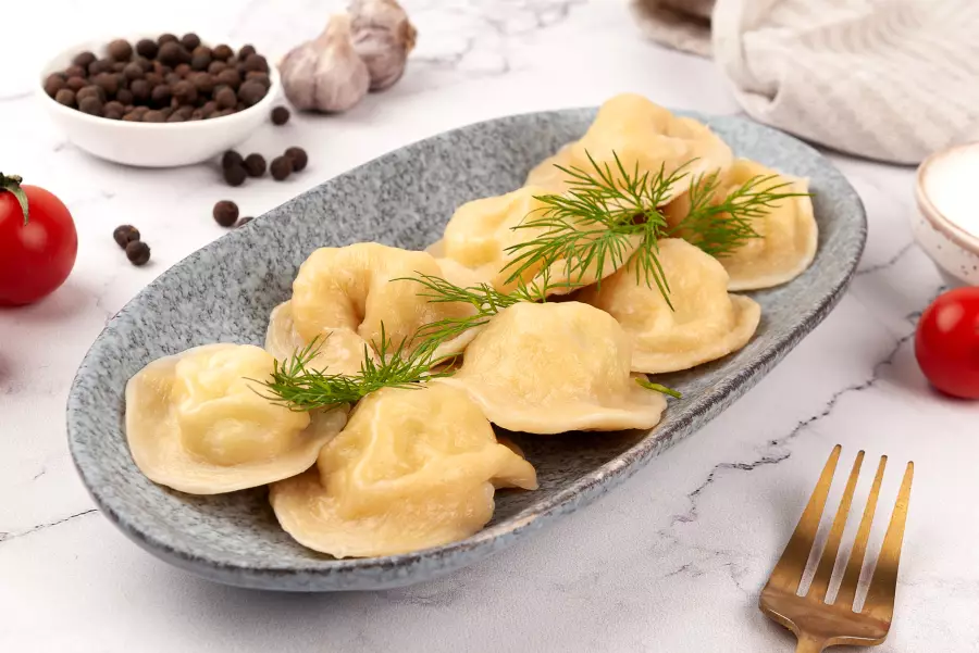 Пельмени с яйцом и капустой