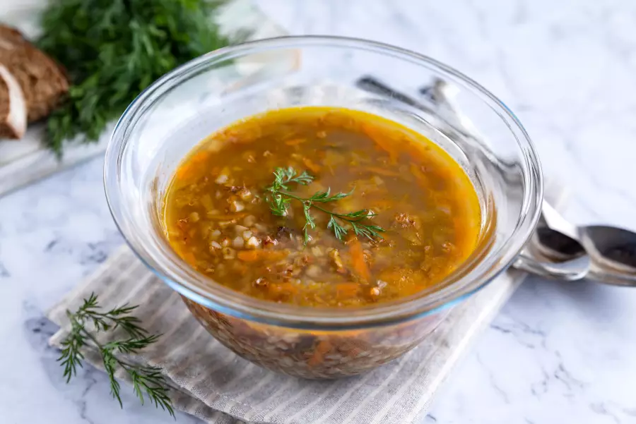 Готовое блюдо суп с гречкой и картошкой