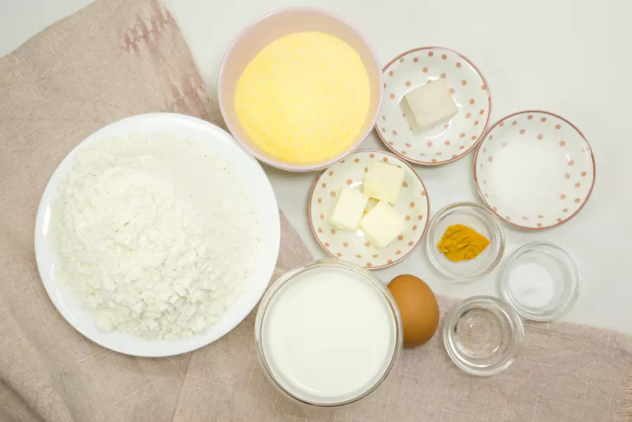 Ингредиенты для рецепта хлеб из кукурузной муки