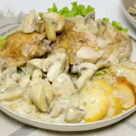 Курица с яблоками в духовке