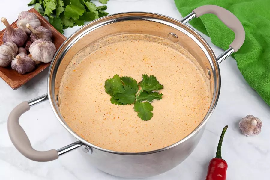 Готовое блюдо суп том ям с курицей