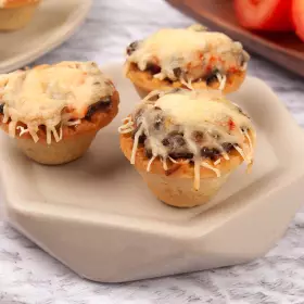 Тарталетки с грибами и сыром