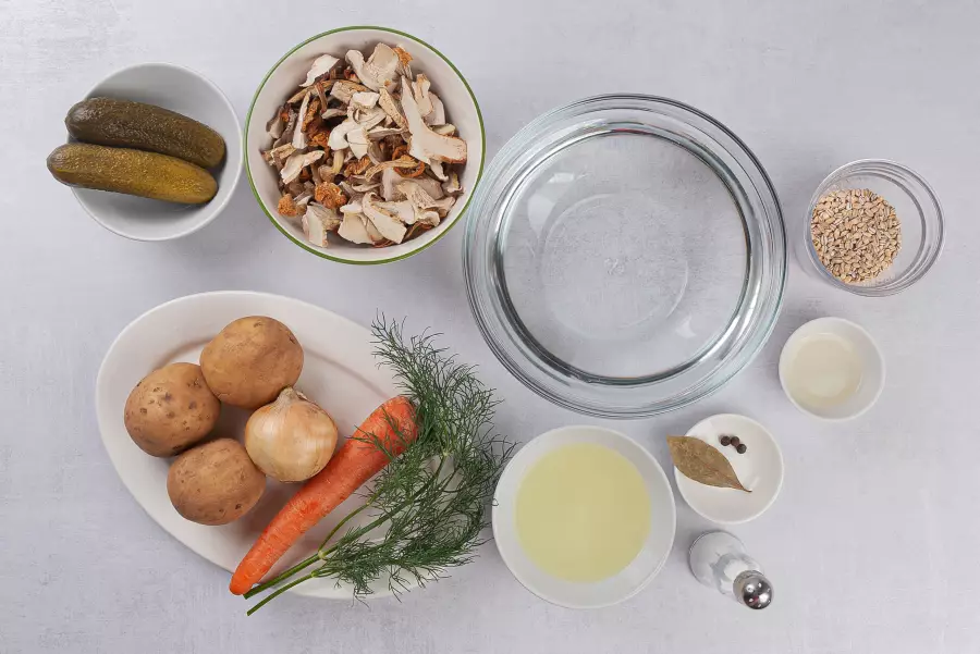 Ингредиенты для рецепта рассольник с перловкой и грибами