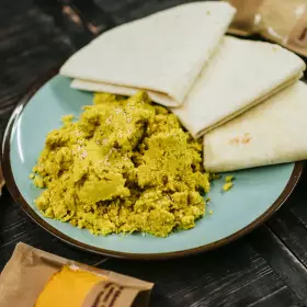 Хумус из нута с кунжутом и куркумой