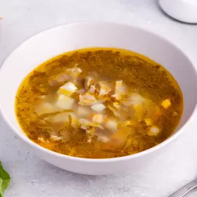 Зелёный борщ с щавелем и яйцом