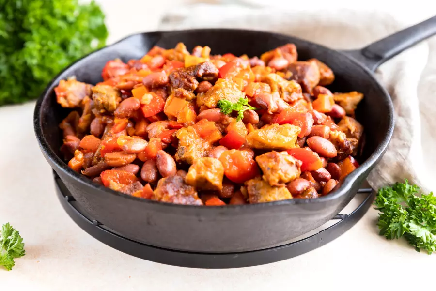 Готовое блюдо мясо с фасолью