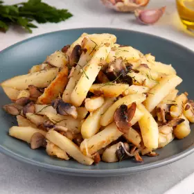 Картошка жареная с шампиньонами и луком