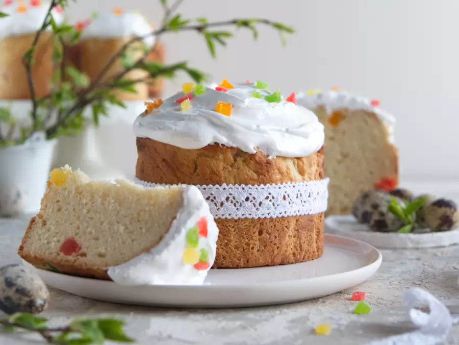 Готовое блюдо пасхальный кулич с цукатами