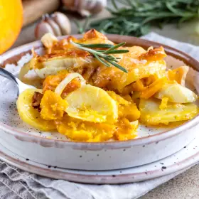 Тыква с картошкой в духовке