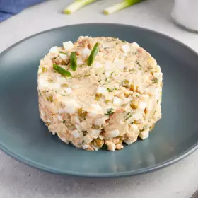 Салат из печени трески