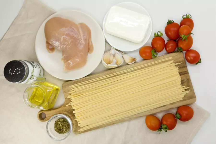 Ингредиенты для рецепта макароны с курицей и сыром